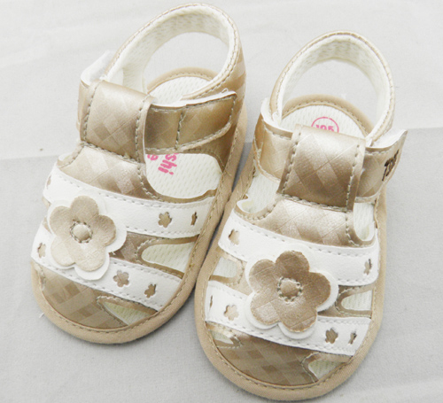 ��ʹ֮�뽛(j��ng)��С��yingeЬ��ɫ