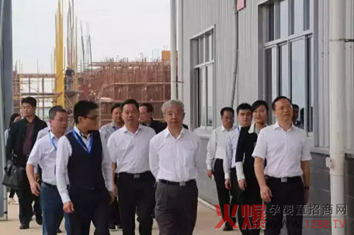 ����ʡ��(j��ng)��ί�����x��Ӣ����{�пɿɇ��H