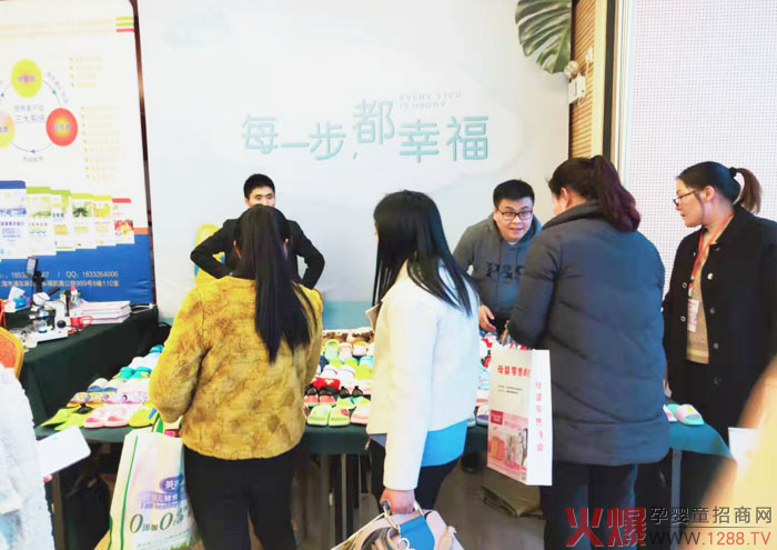 ÿһ�������Ҹ���ĸ�����۷��(hu��)����վ�����չ����Ҹ�����ͯЬ���ʱ��F(xi��n)�A������