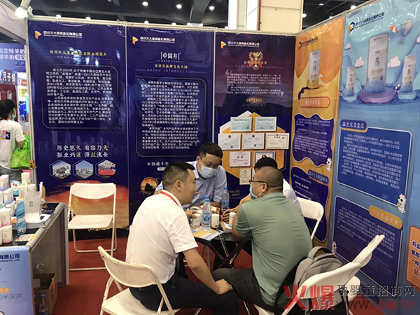 �v����׿Ͳ������Ԫ�}���ǽ��������R��ĸ���Ј�(ch��ng)ȫ�հף�����ʳƷ���L(f��ng)����