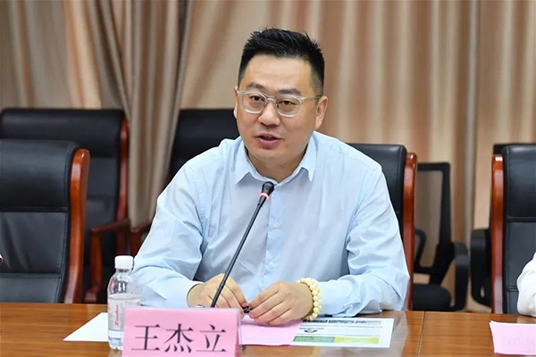 萬哺樂與中歐營養(yǎng)與健康聯(lián)合研究中心簽約合作4.jpg 萬哺樂與中歐營養(yǎng)與健康聯(lián)合研究中心簽約合作4.jpg