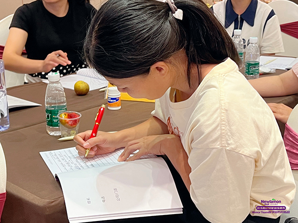 紐樂(lè)曼Honour Team醫(yī)學(xué)營(yíng)養(yǎng)開(kāi)拓營(yíng)第三期(福建·泉州站)8.jpg 紐樂(lè)曼Honour Team醫(yī)學(xué)營(yíng)養(yǎng)開(kāi)拓營(yíng)第三期(福建·泉州站)8.jpg