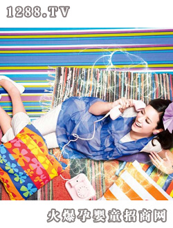 ���ķ�ݗ����{ɫ�r��