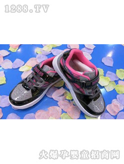 �Ϙ���ͯЬ�r(sh��)�����e�ۼt�y�Һ�ɫ