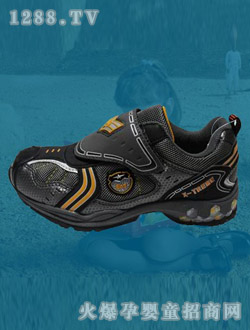 ���ٺ�ɫ�r(sh��)���\(y��n)��(d��ng)Ь