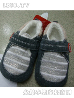 麗嬰房灰色點(diǎn)亮yinge鞋