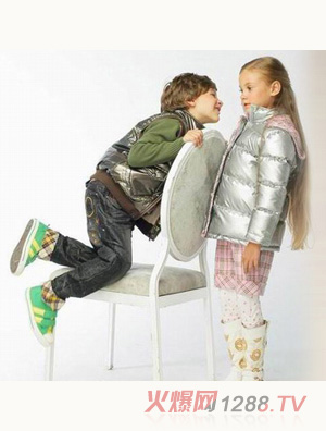 �옷(l��)���Rͯ�b�{(di��o)Ƥ�b